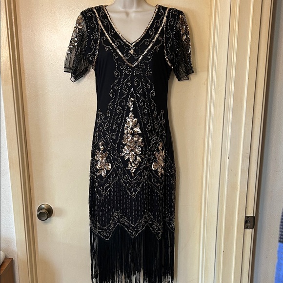 Babeyond Dresses & Skirts - Babeyond Black and Gold 1920’s Fringe Flapper dress size M